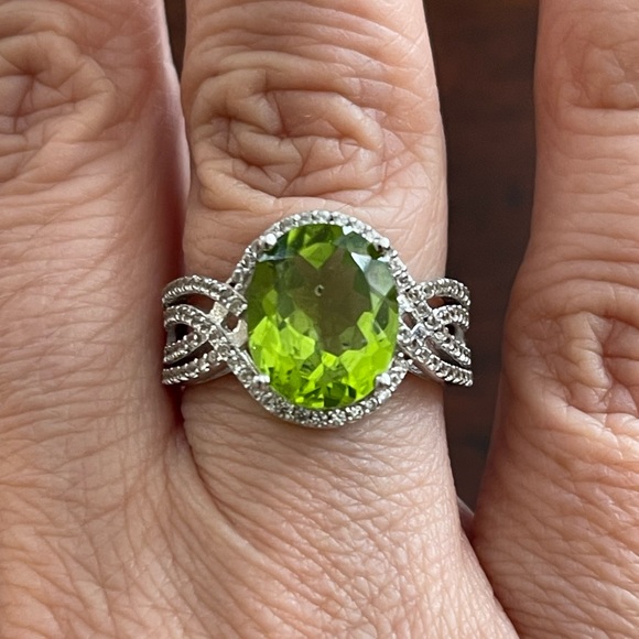 5.1 carat natural peridot and white zircon solid sterling silver ring - Picture 3 of 5